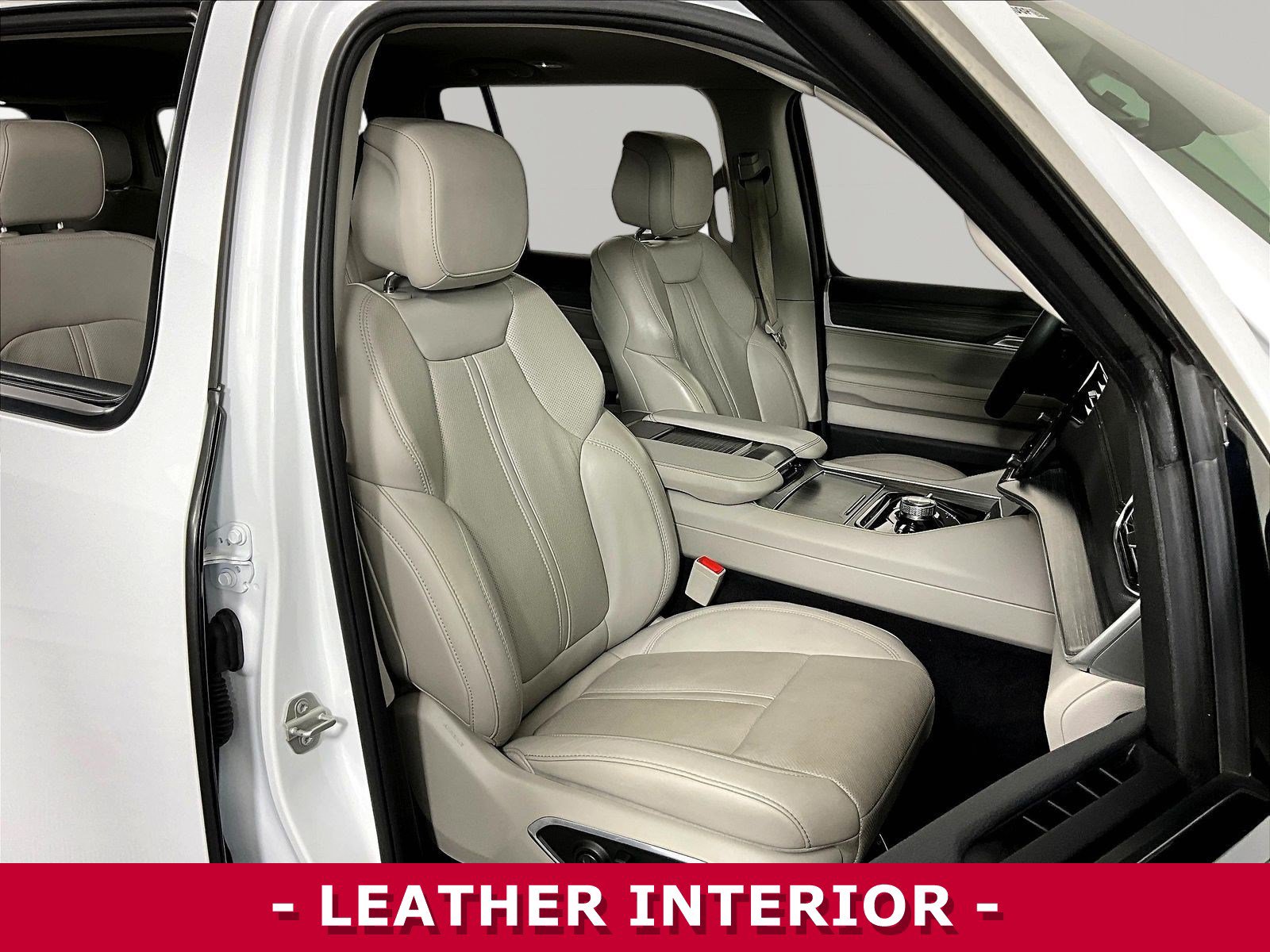 Used 2024 Jeep Wagoneer Series III AWD/4WD image 29