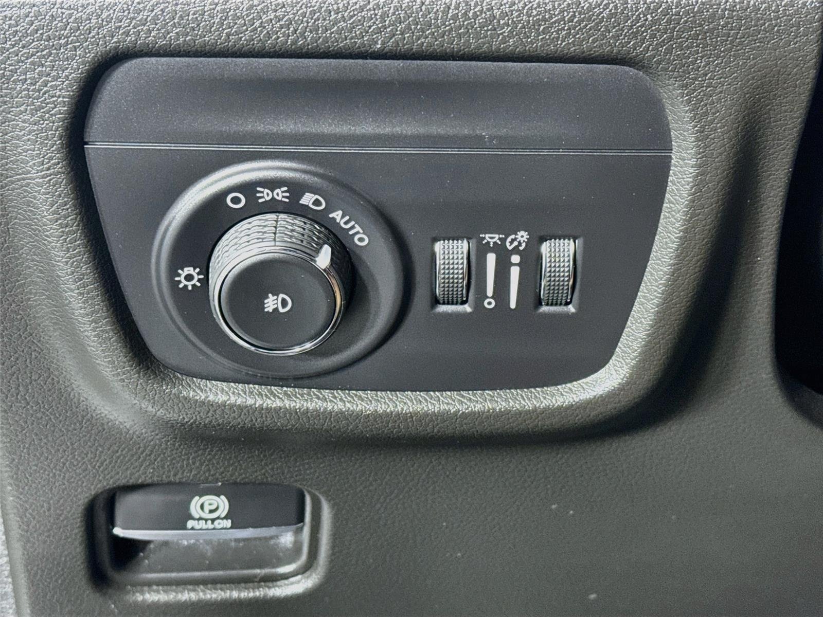Used 2022 Jeep Grand Cherokee Summit w/ Adv Protech Group IV AWD/4WD image 10