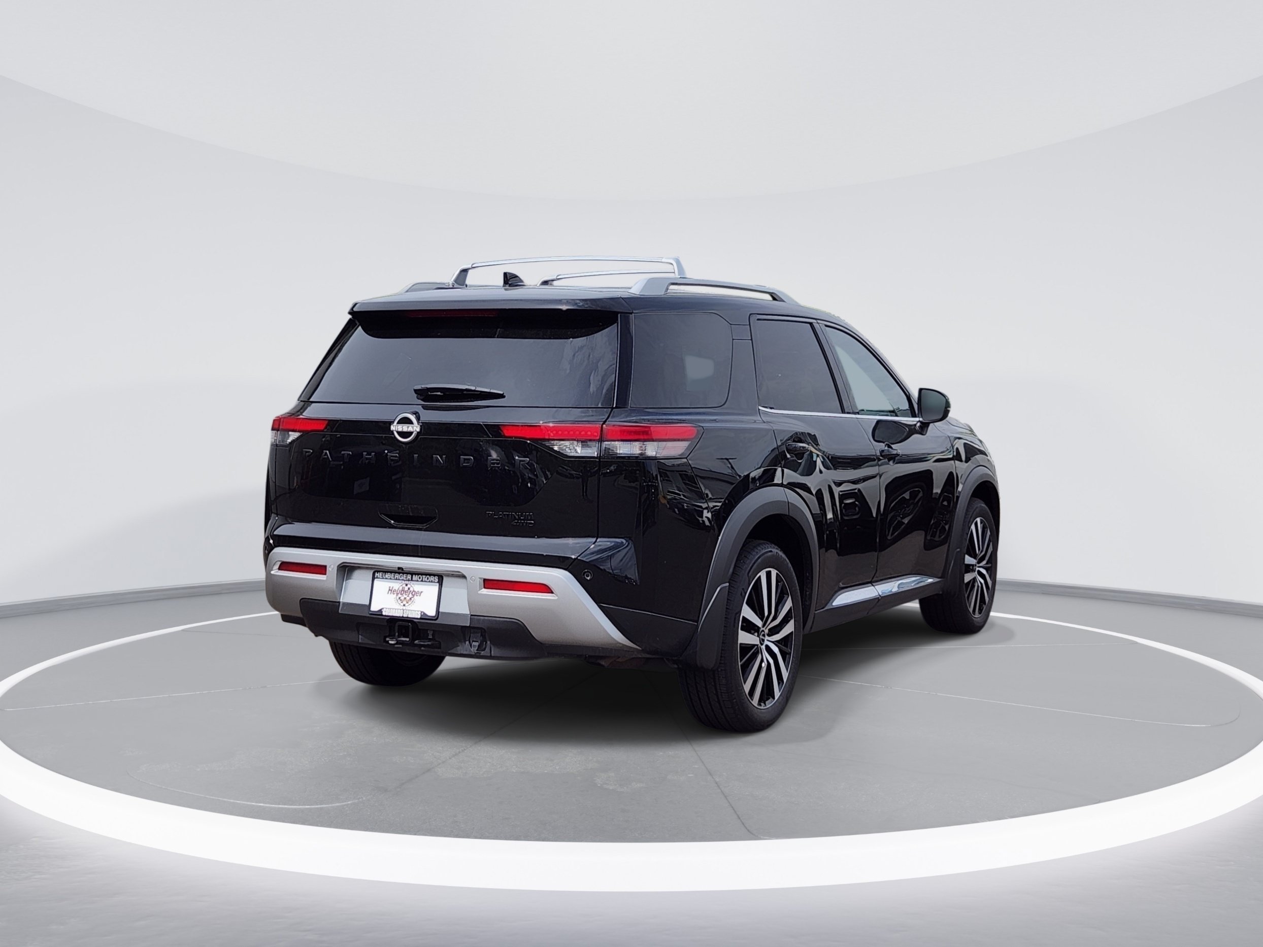 Used 2025 Nissan Pathfinder Platinum w/ Black Appearance Package AWD/4WD image 5
