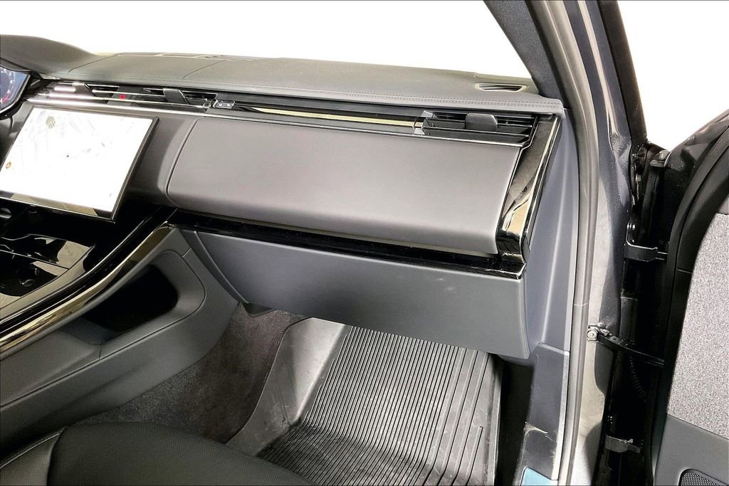 Used 2025 Land Rover Range Rover Sport Dynamic SE image 16