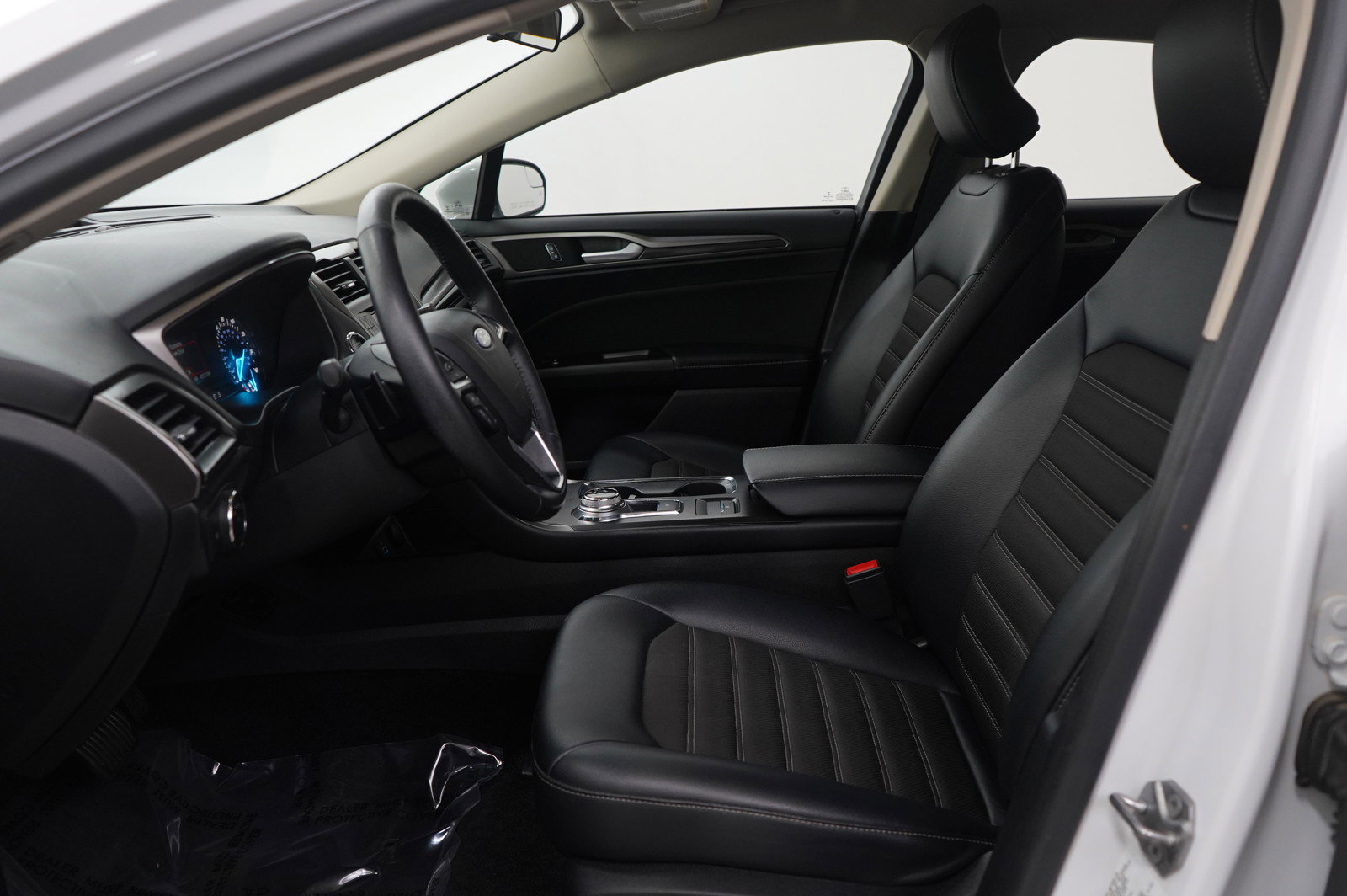 Used 2017 Ford Fusion SE w/ Equipment Group 201A image 14