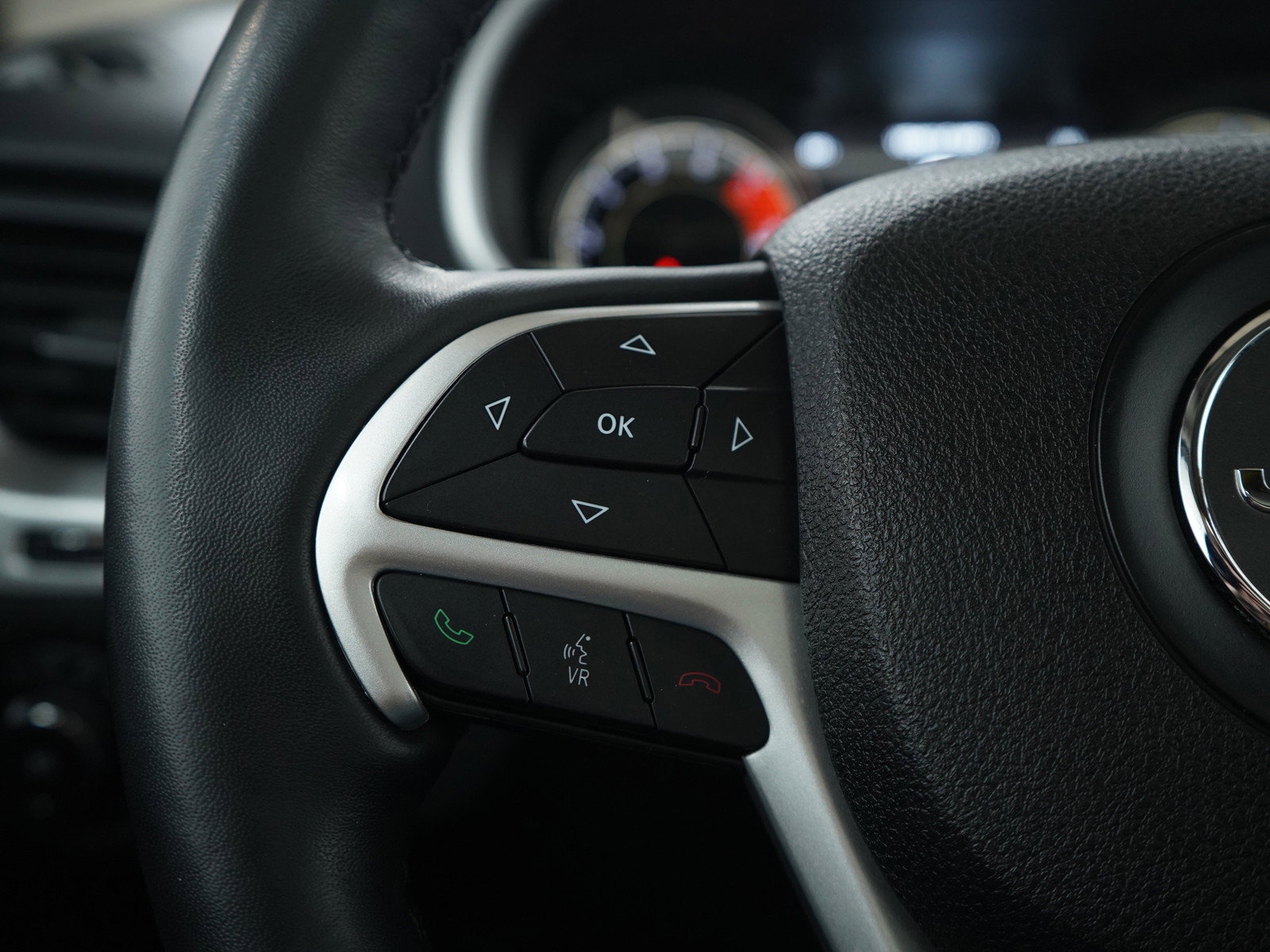 Used 2016 Jeep Cherokee Trailhawk w/ Comfort/Convenience Group image 27