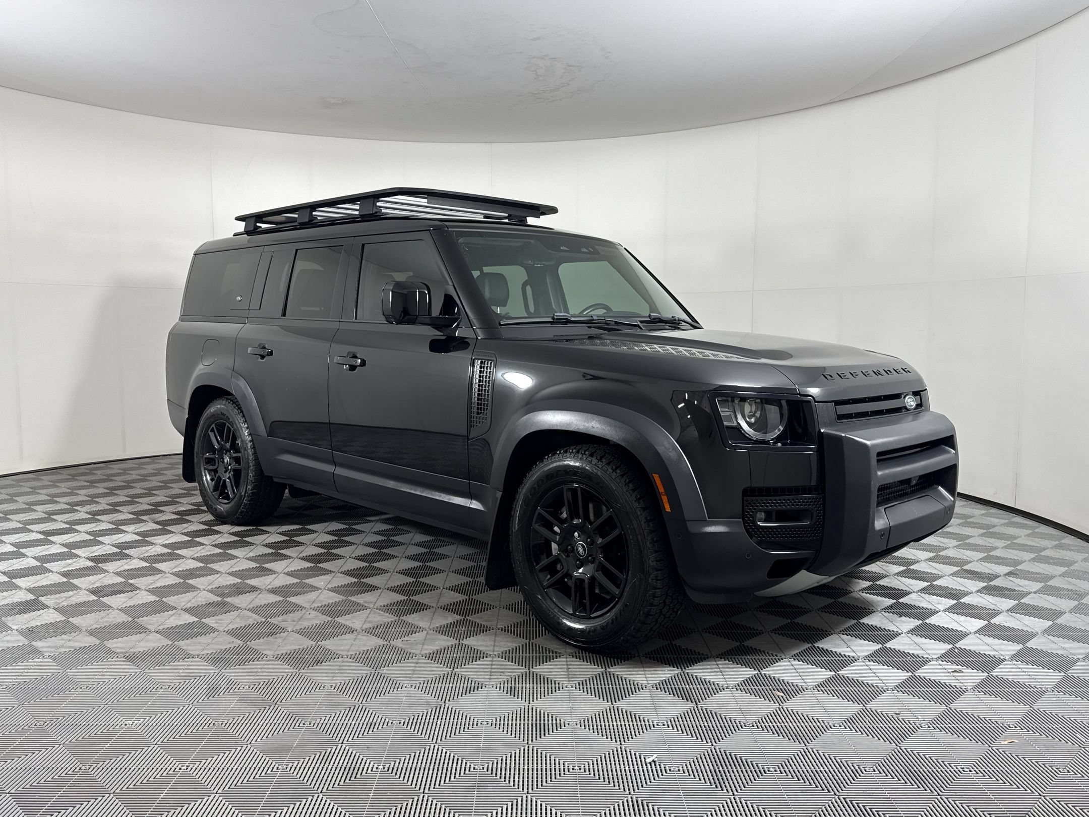 Used 2023 Land Rover Defender 130 SE AWD/4WD image 7
