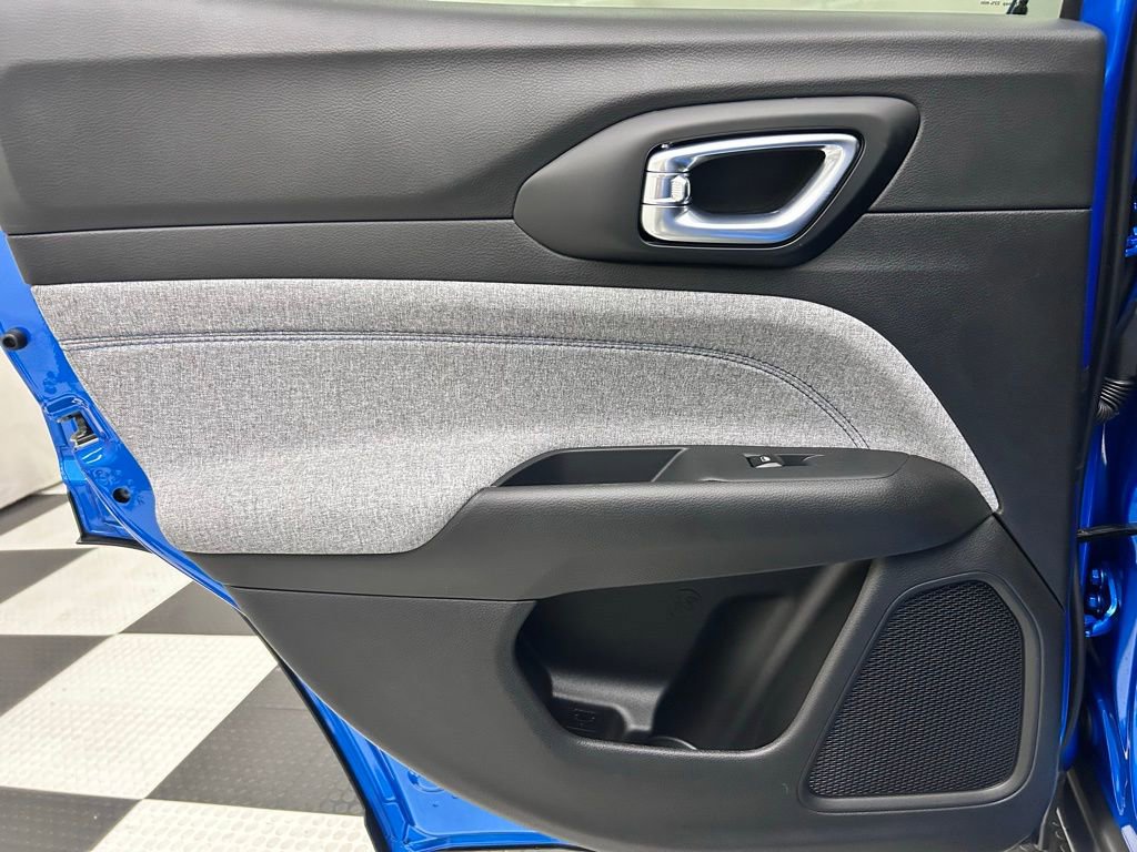 New 2026 Jeep Compass Latitude image 13