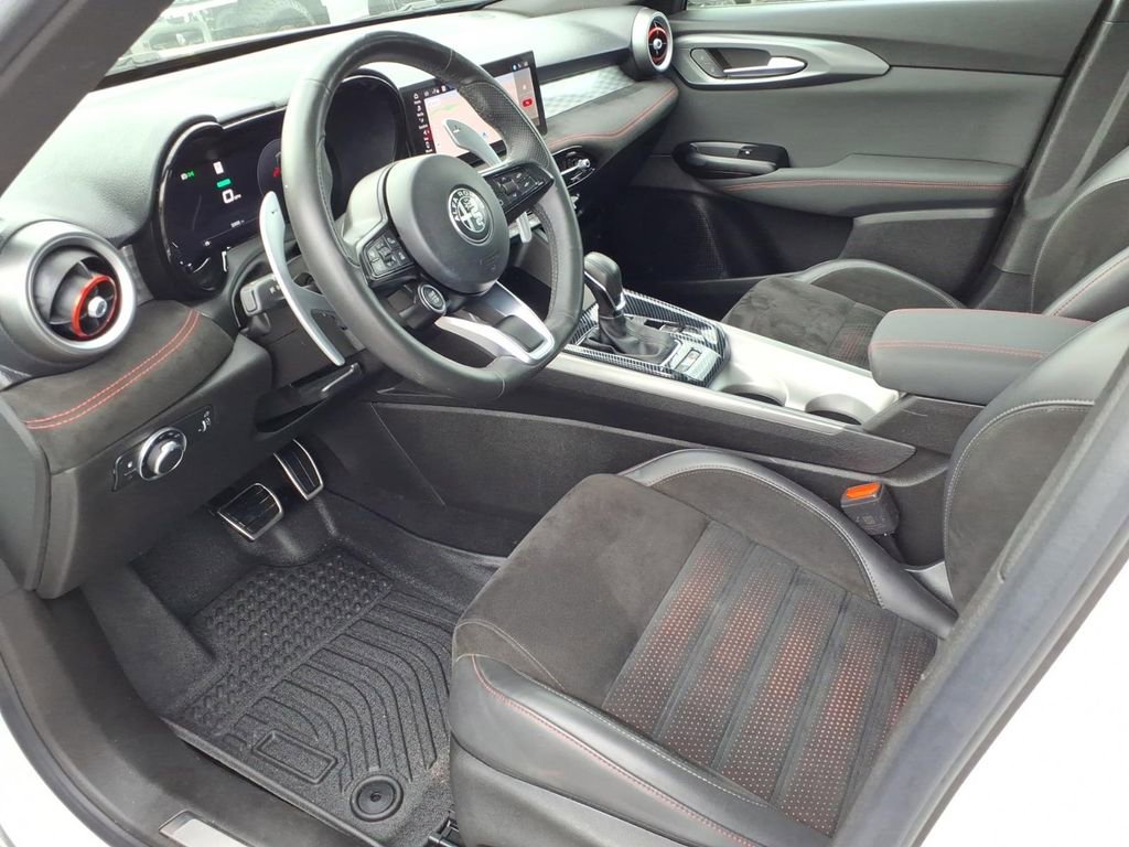 Used 2024 Alfa Romeo Tonale Veloce w/ Active Assist Package AWD/4WD image 14