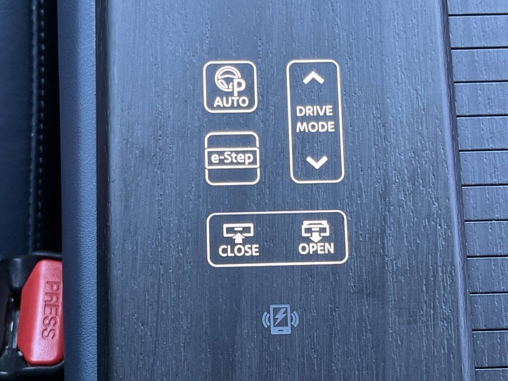 Used 2023 Nissan Ariya image 8