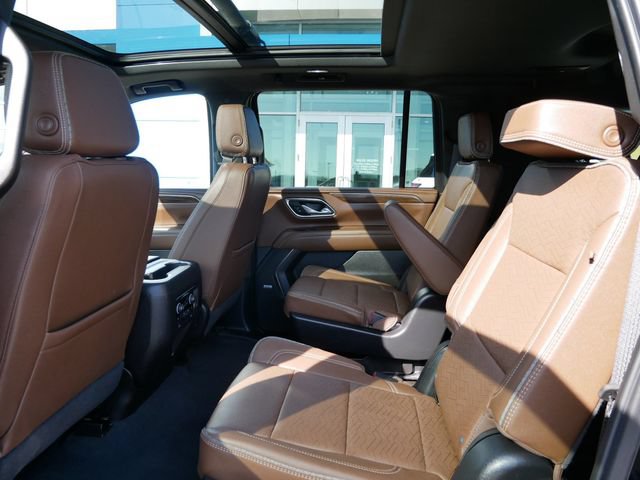 Used 2024 Chevrolet Suburban High Country AWD/4WD image 8