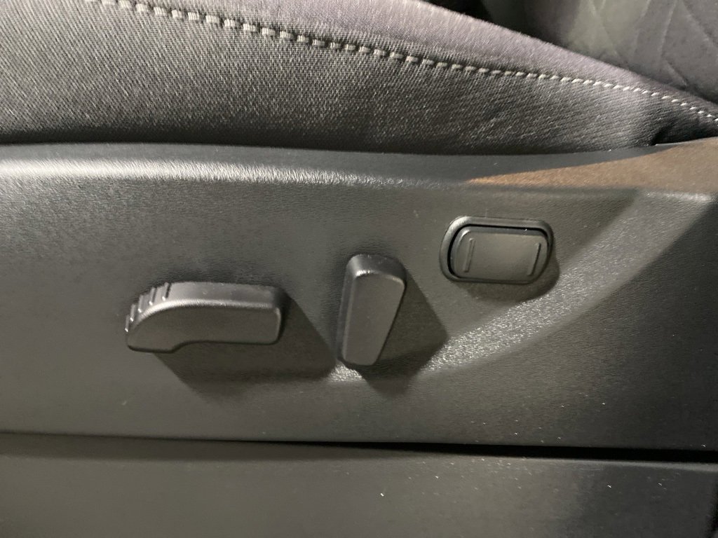 Used 2025 Nissan Frontier SV image 16