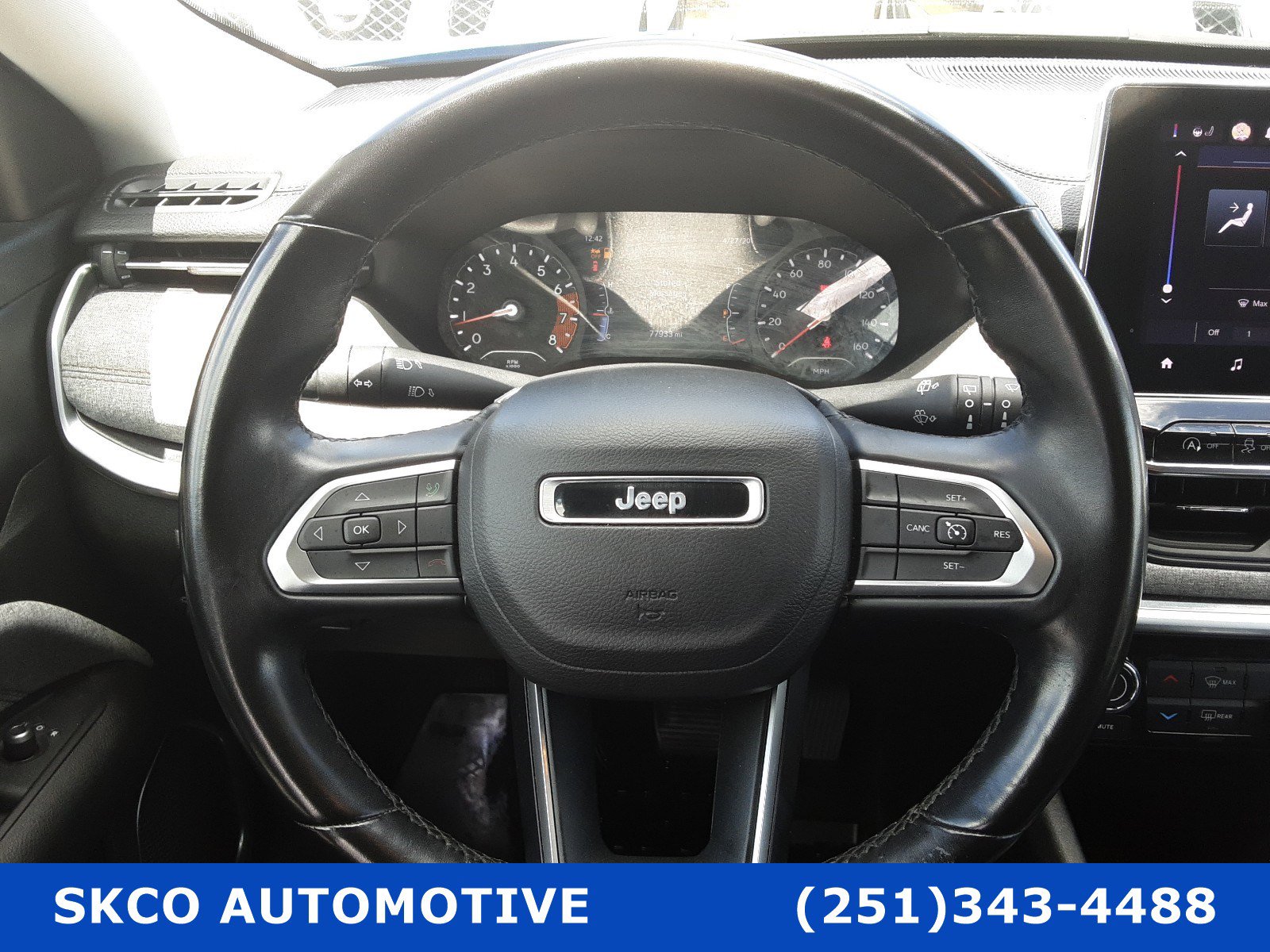 Used 2022 Jeep Compass Latitude w/ Mopar Graphics Package AWD/4WD image 18