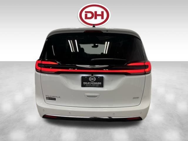 New 2026 Chrysler Pacifica Select AWD/4WD image 10