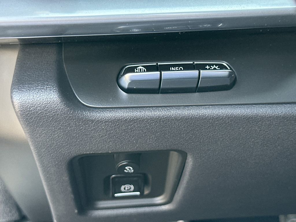 Used 2022 Chevrolet Corvette 2LT Coupe w/ Z51 Performance Package image 11