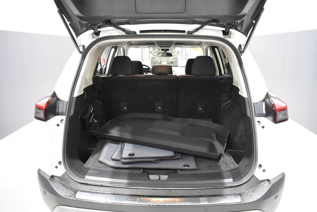 Certified 2023 Nissan Rogue SV image 30