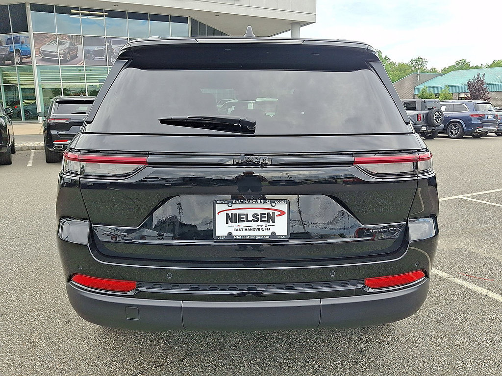 Used 2025 Jeep Grand Cherokee Limited w/ Black Appearance Package AWD/4WD image 29