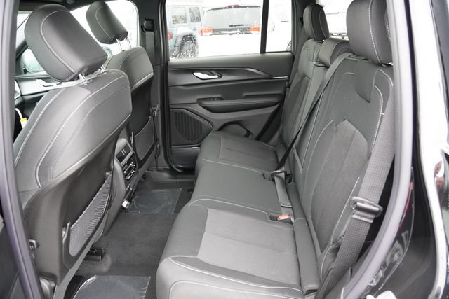 New 2025 Jeep Grand Cherokee Laredo X w/ Luxury Tech Group I AWD/4WD image 11