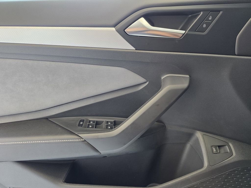 New 2025 Volkswagen Jetta SE FWD image 16