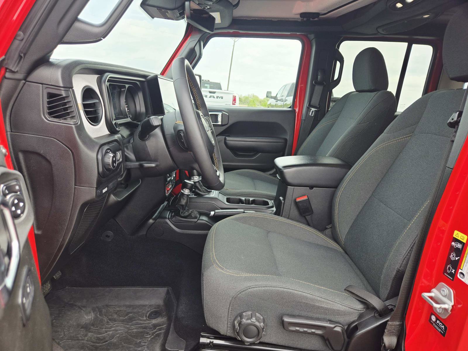 Used 2024 Jeep Gladiator Sport image 12