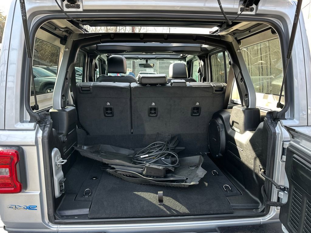 Used 2022 Jeep Wrangler Unlimited Sahara w/ Cold Weather Group image 6