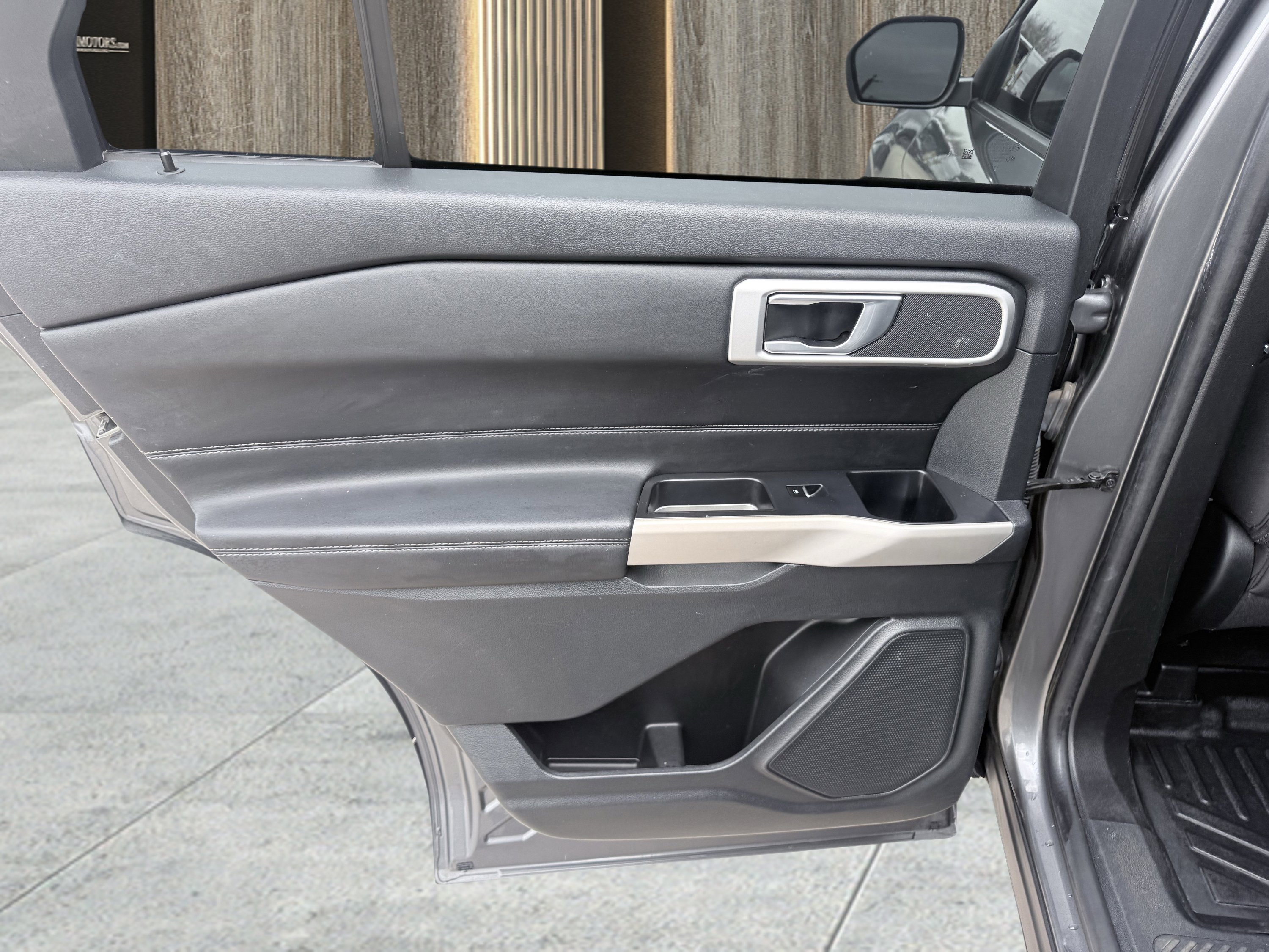 Used 2022 Ford Explorer XLT image 33