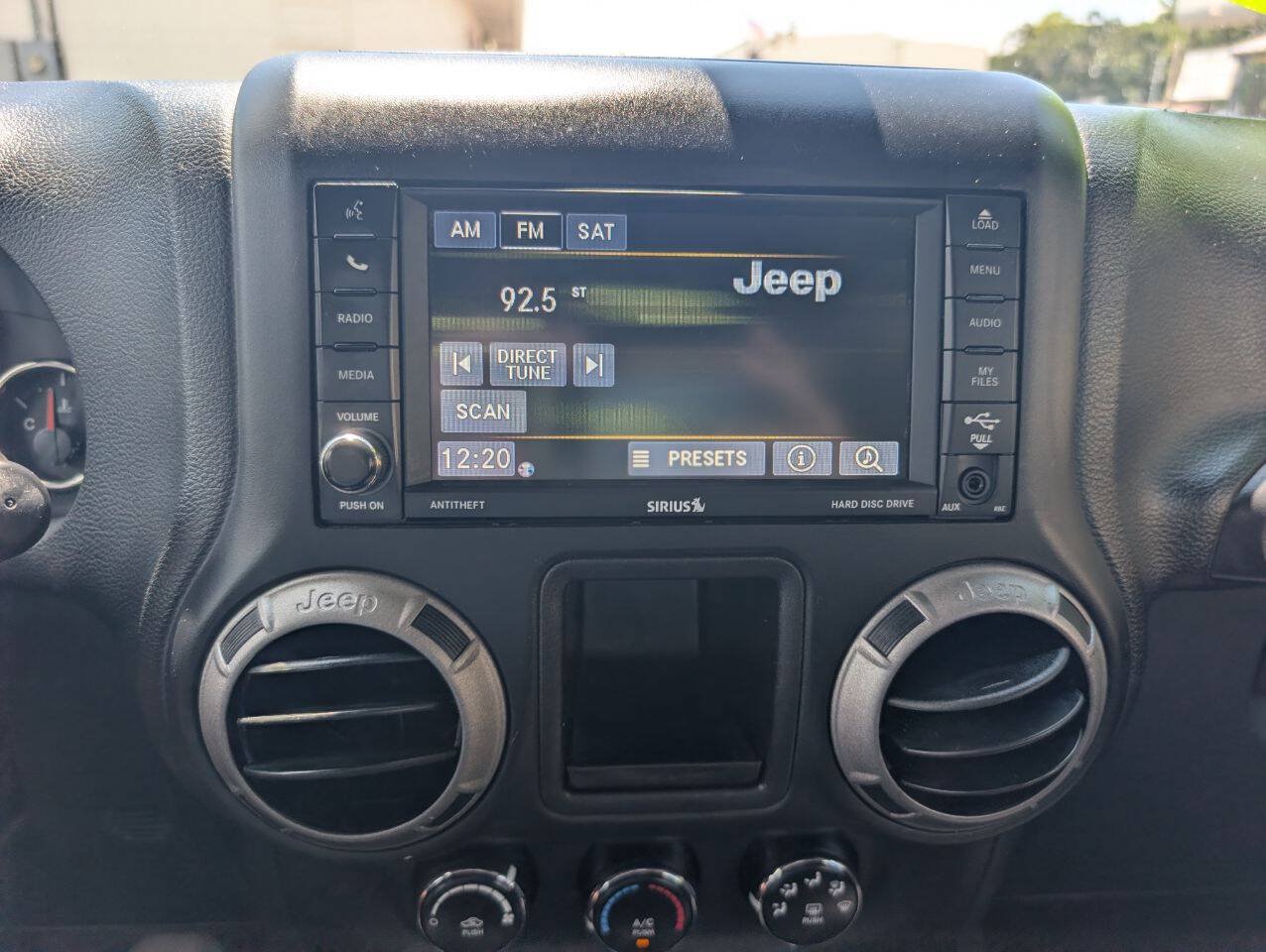 Used 2017 Jeep Wrangler Unlimited Sport w/ Connectivity Group AWD/4WD image 19