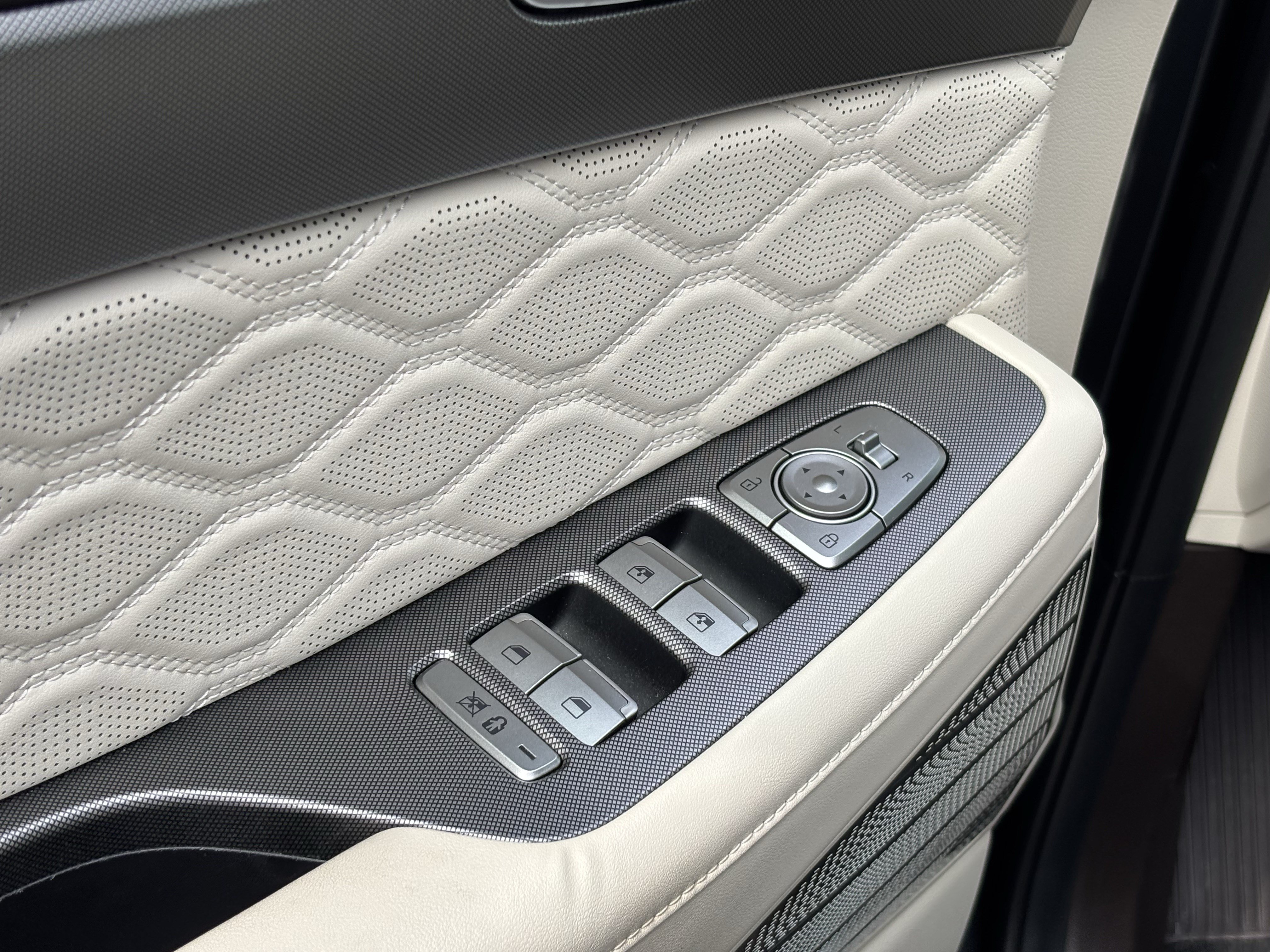 Used 2020 Hyundai Palisade Limited FWD image 15
