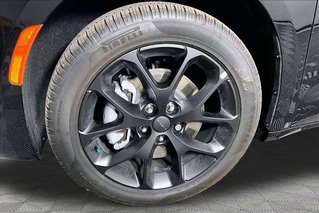 New 2027 Chrysler Pacifica Limited w/ S Appearance Package AWD/4WD image 13