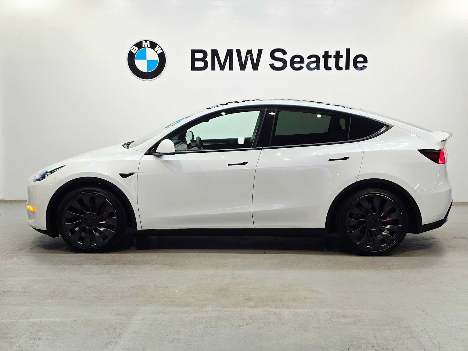 Used 2022 Tesla Model Y Performance AWD/4WD image 3