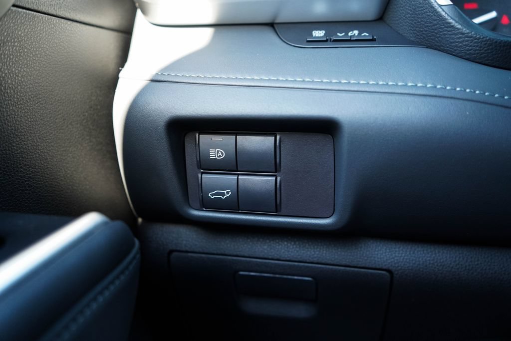 Used 2022 Toyota Highlander XLE FWD image 33