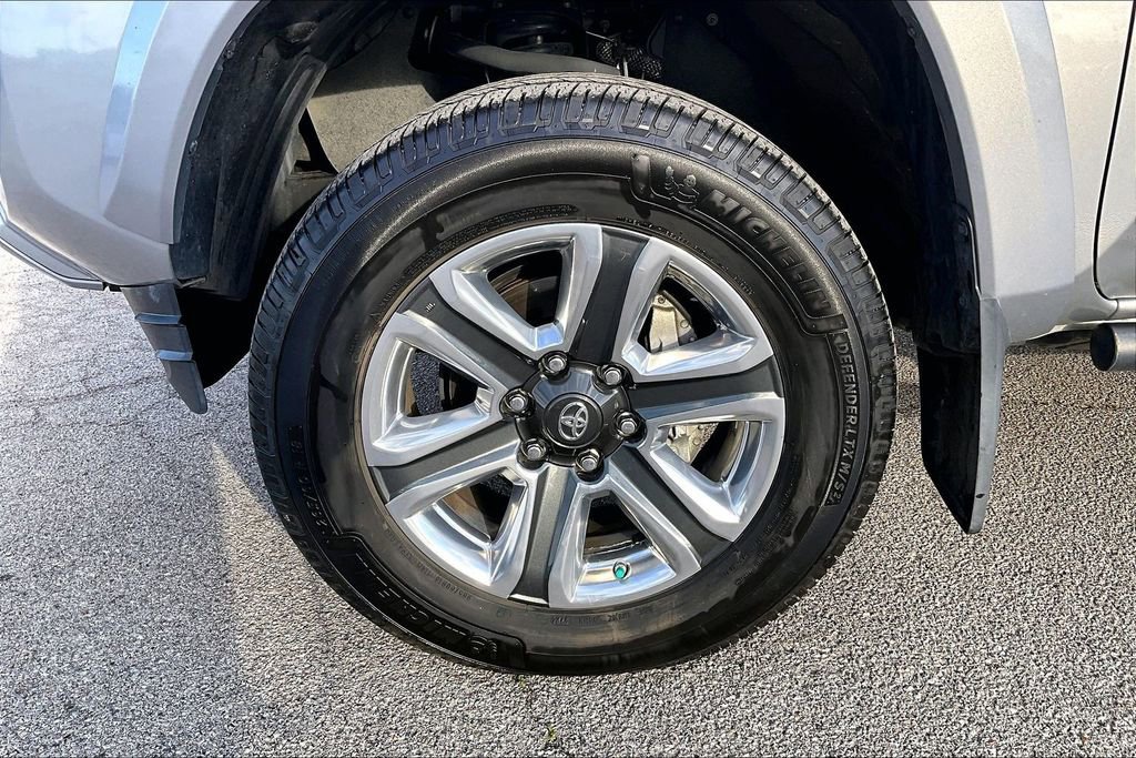 Used 2017 Toyota Tacoma Limited w/ Tow Package AWD/4WD image 12