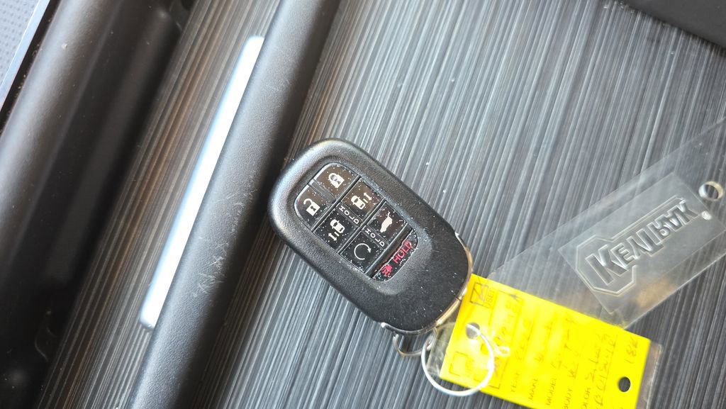 Used 2025 Honda Odyssey Elite image 25