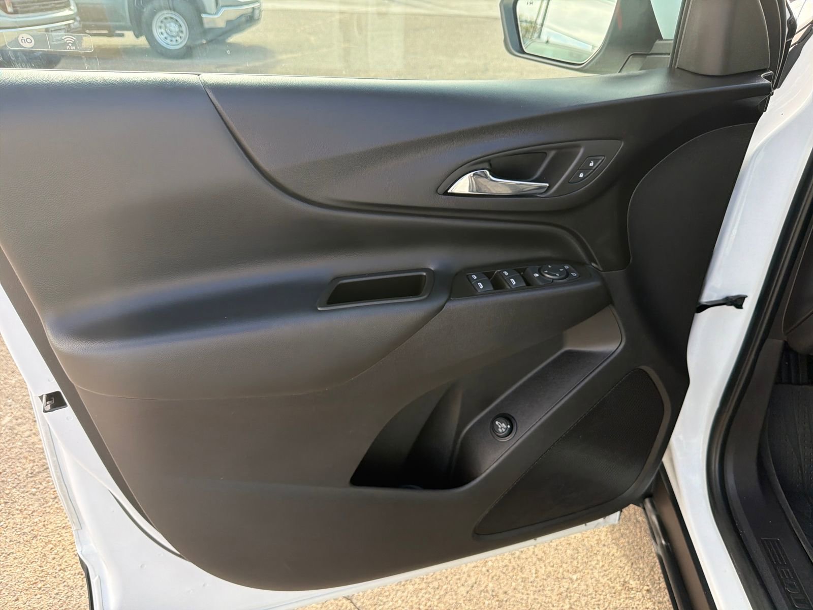 Used 2024 Chevrolet Equinox LT w/ LPO, Floor Liner Package image 15