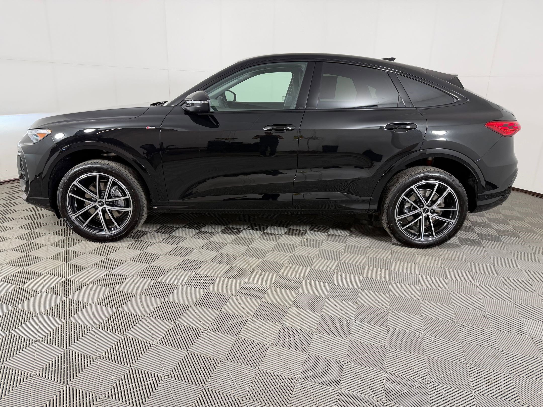 New 2026 Audi Q5 Premium Plus AWD/4WD image 2