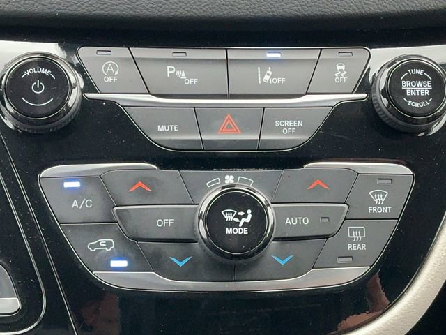 Used 2023 Chrysler Pacifica Touring-L image 24