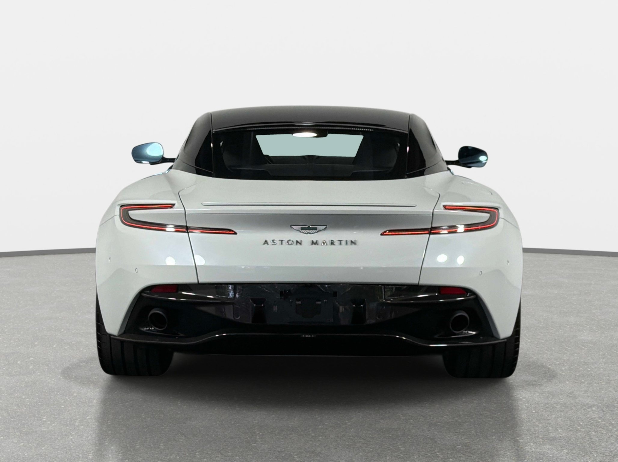 Used 2024 Aston Martin DB12 Coupe RWD image 8