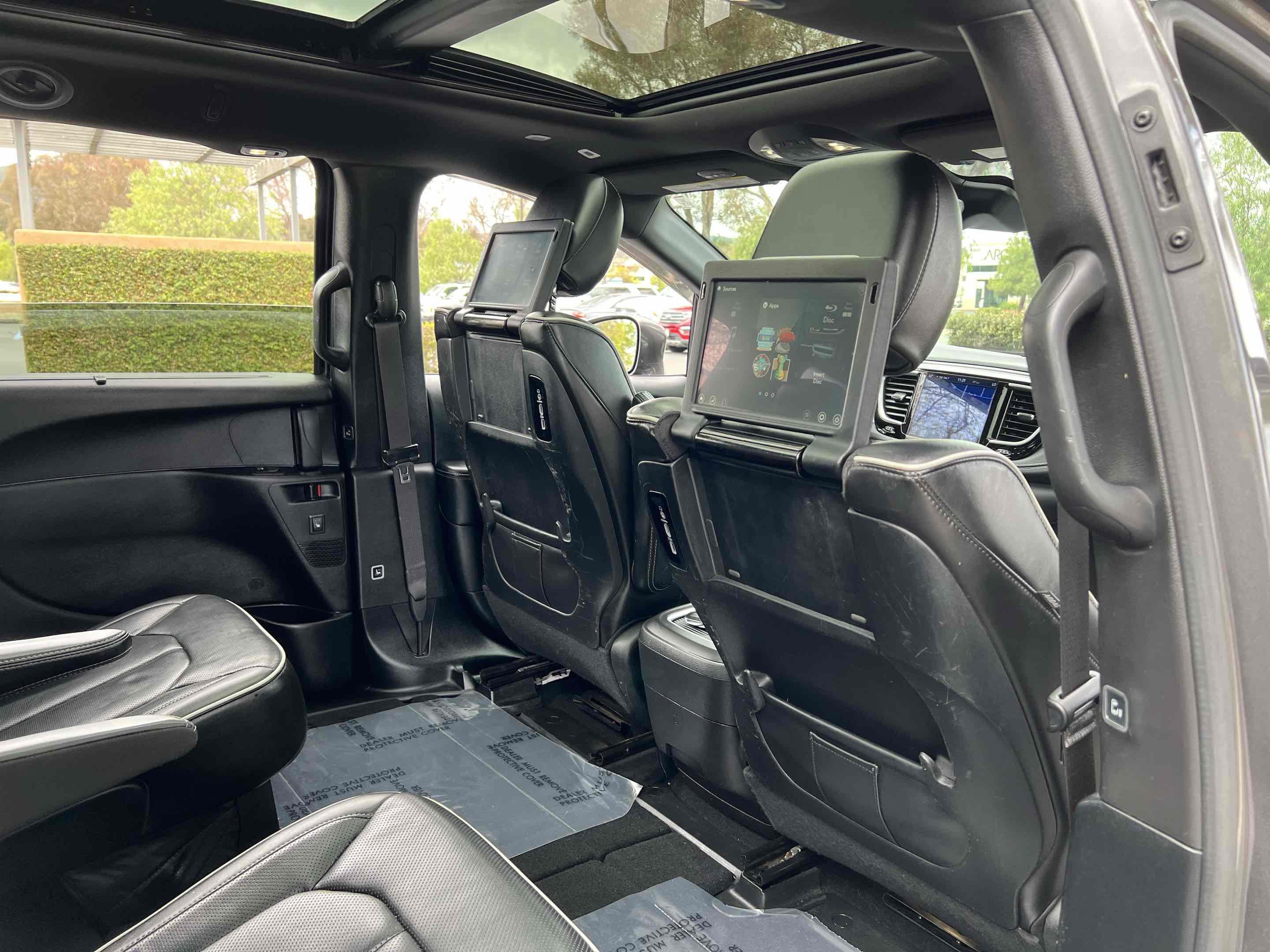 Used 2019 Chrysler Pacifica Limited w/ Advanced Safetytec Group FWD image 29
