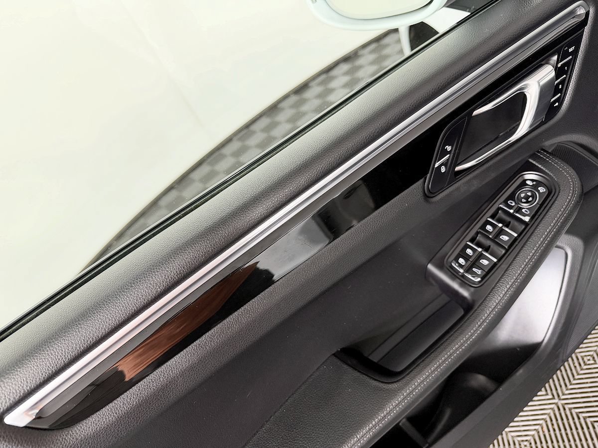 Used 2018 Porsche Macan S AWD/4WD image 30
