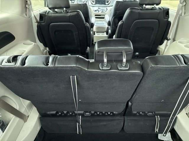 Used 2024 Chrysler Pacifica Touring-L image 21