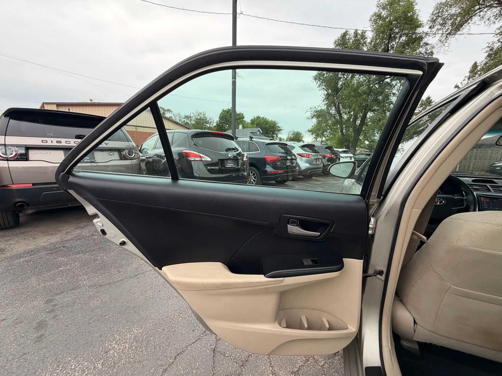 Used 2014 Toyota Camry LE FWD image 15