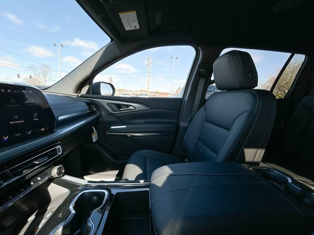 New 2026 Chevrolet Traverse LT w/ LPO, Floor Liner Package FWD image 40