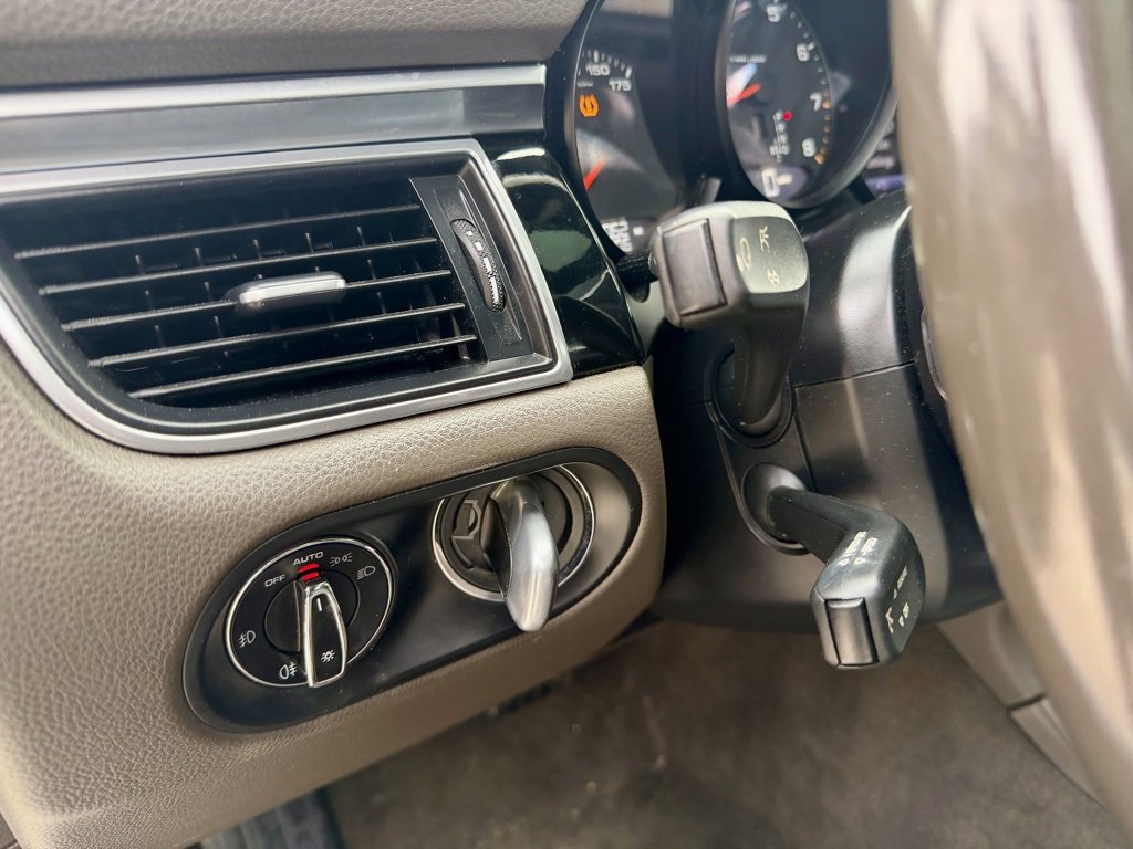 Used 2018 Porsche Macan image 25