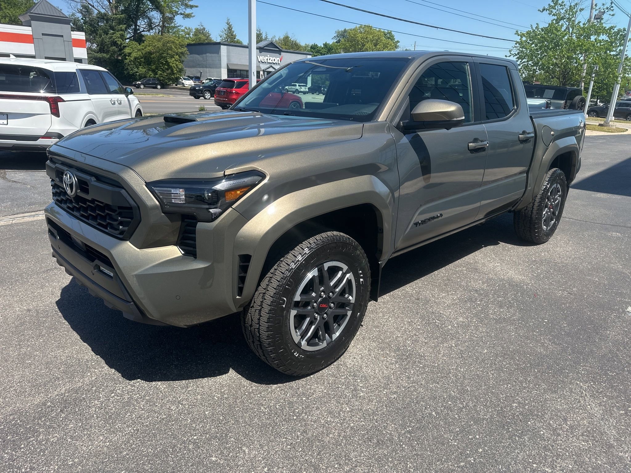 Used 2024 Toyota Tacoma TRD Sport w/ TRD Sport Premium Package AWD/4WD image 9