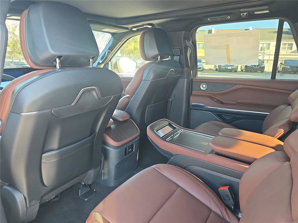 New 2026 Lincoln Navigator Reserve image 12