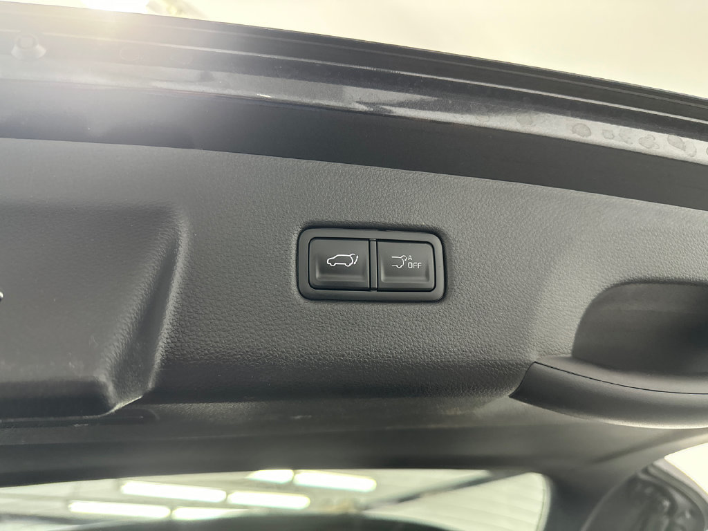 Used 2025 Kia Carnival EX FWD image 21
