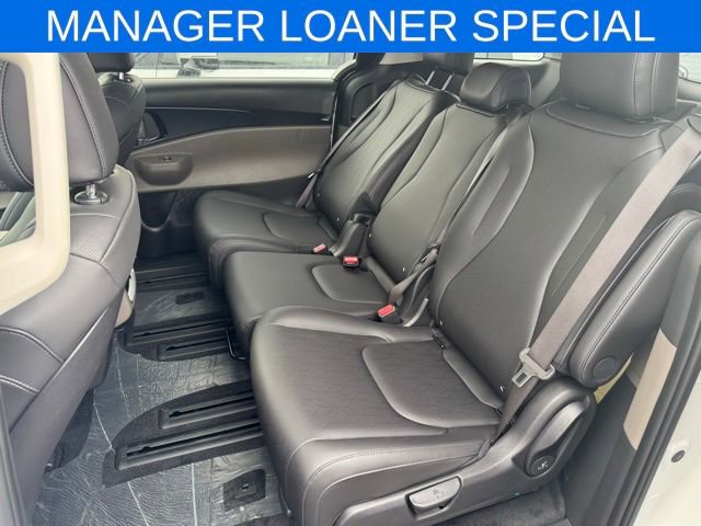 New 2025 Kia Carnival LXS image 10
