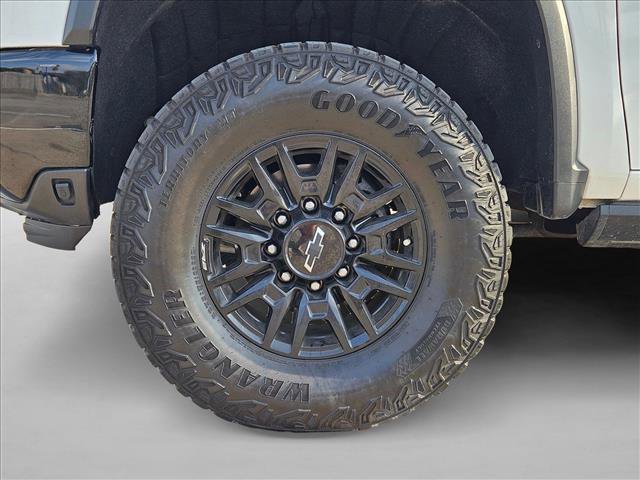 Certified 2025 Chevrolet Silverado 2500 ZR2 w/ Technology Package image 24