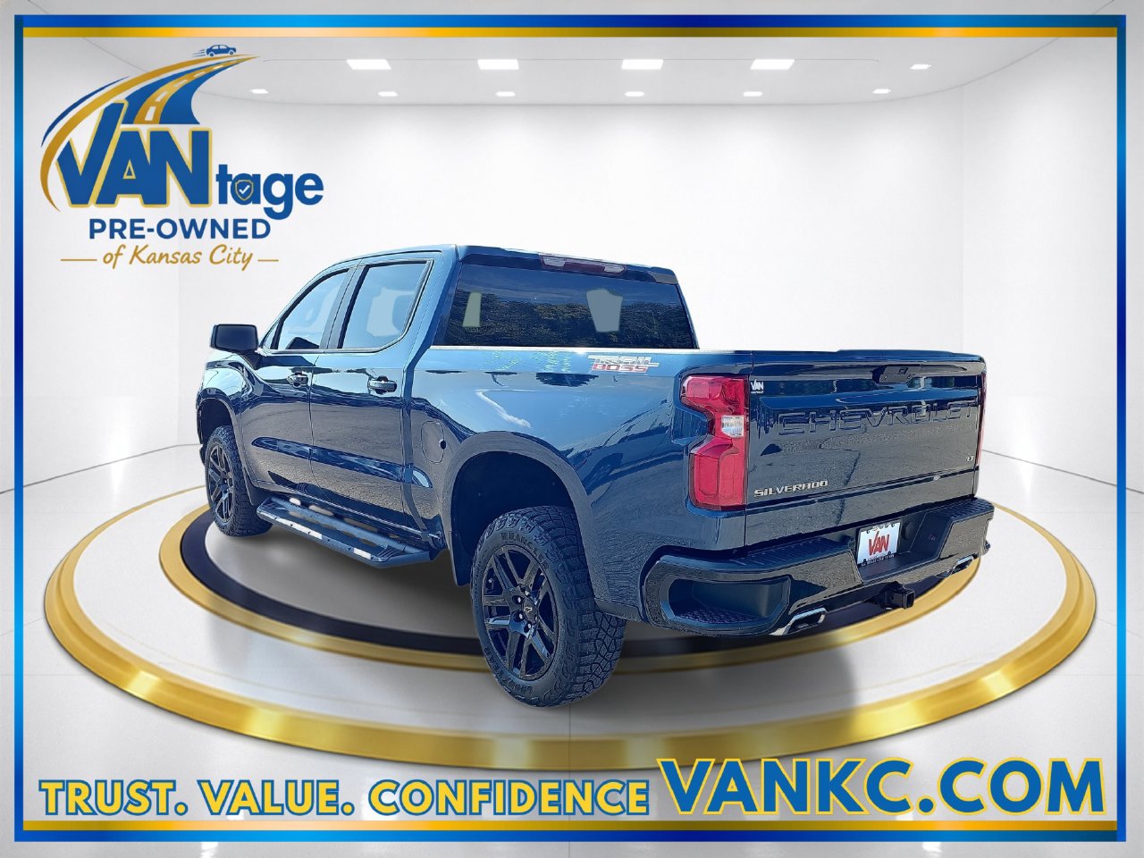 Used 2021 Chevrolet Silverado 1500 LT Trail Boss w/ Bed Protection Package AWD/4WD image 9