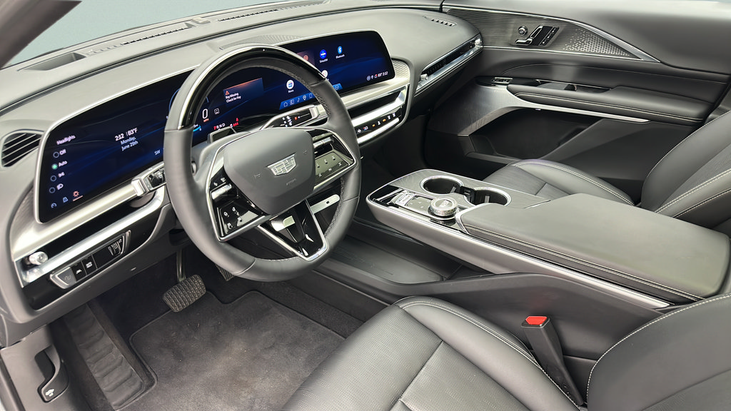 Used 2023 Cadillac Lyriq AWD image 12
