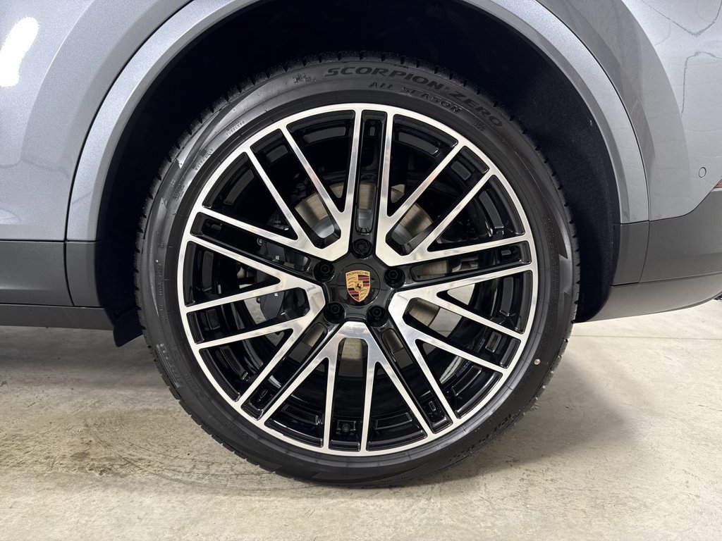 New 2026 Porsche Cayenne Coupe AWD/4WD image 14