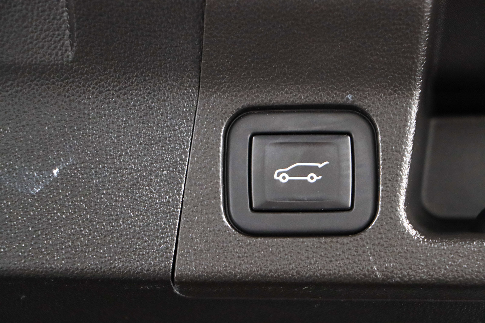 Used 2023 GMC Acadia SLT FWD image 32