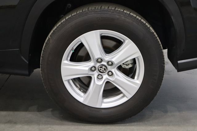 Used 2024 Toyota Highlander LE image 41