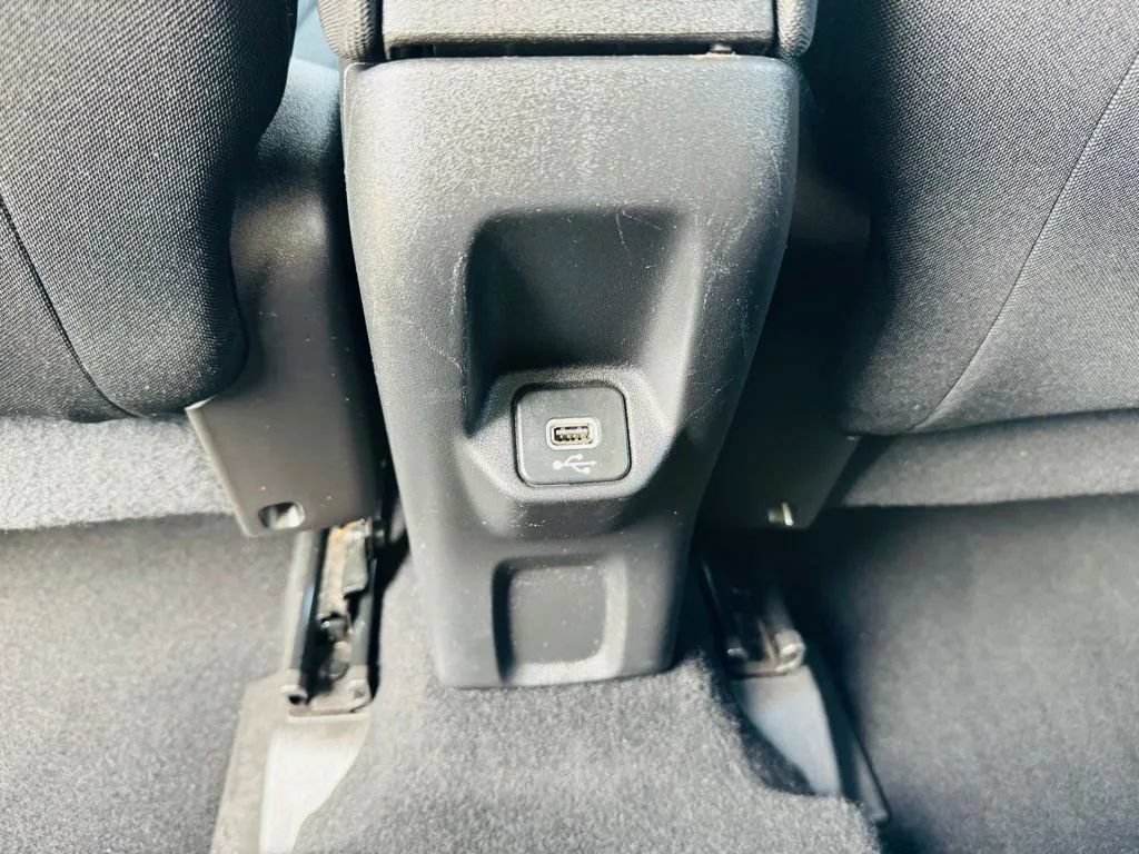 Used 2018 Jeep Renegade Latitude w/ Cold Weather Group AWD/4WD image 13